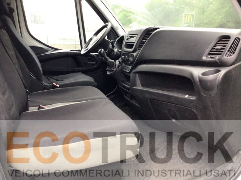 Officina mobile Iveco Daily interni cabina