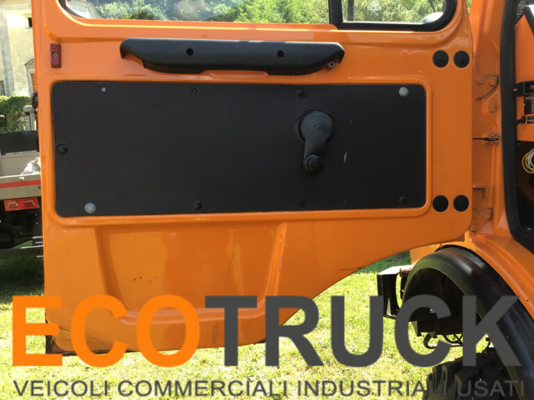 4x4 1987 Mercedes Unimog porta sinistra